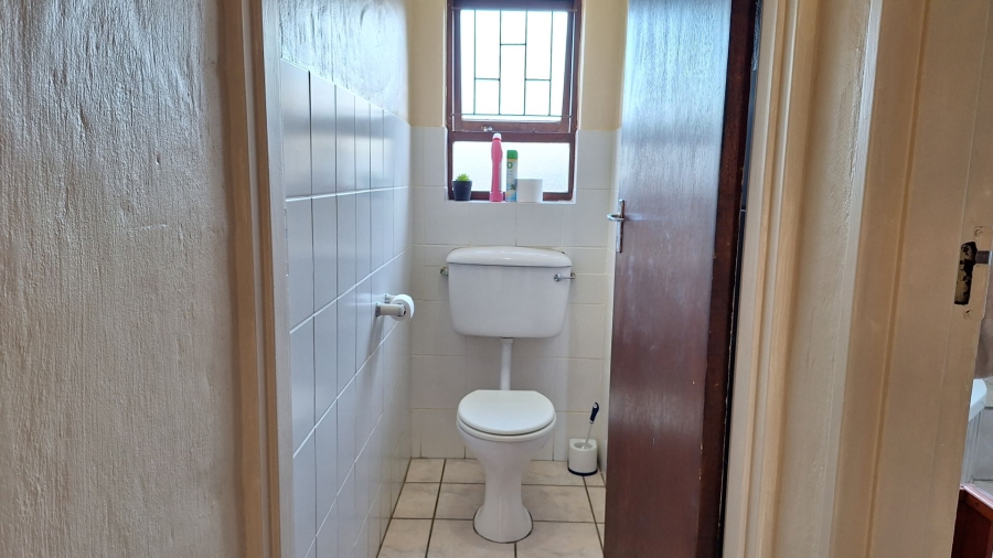 4 Bedroom Property for Sale in Denneoord Western Cape